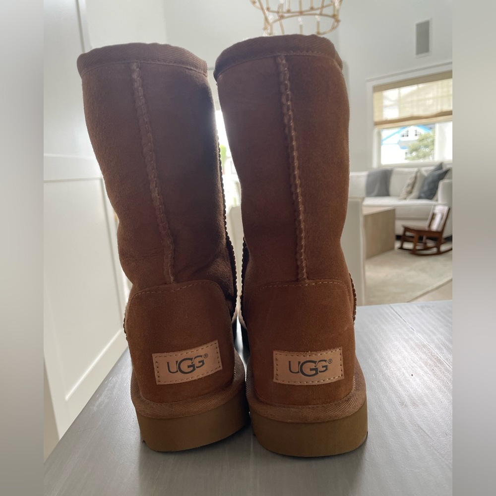Ugg Classic Short II Boots in Chestnut size 8 - never worn